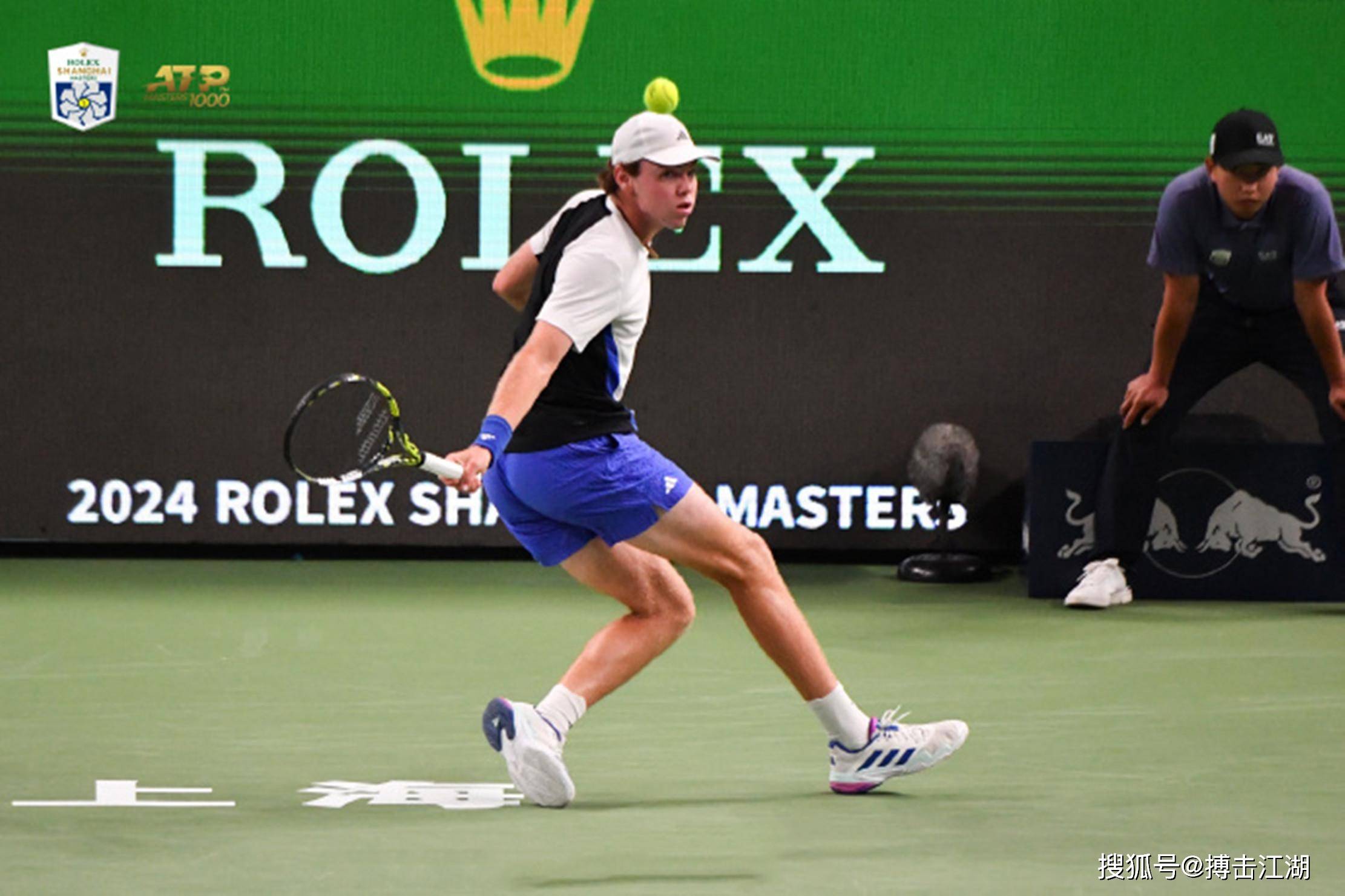  德约科维奇爆冷击败篮网，回归赛场引爆全场！